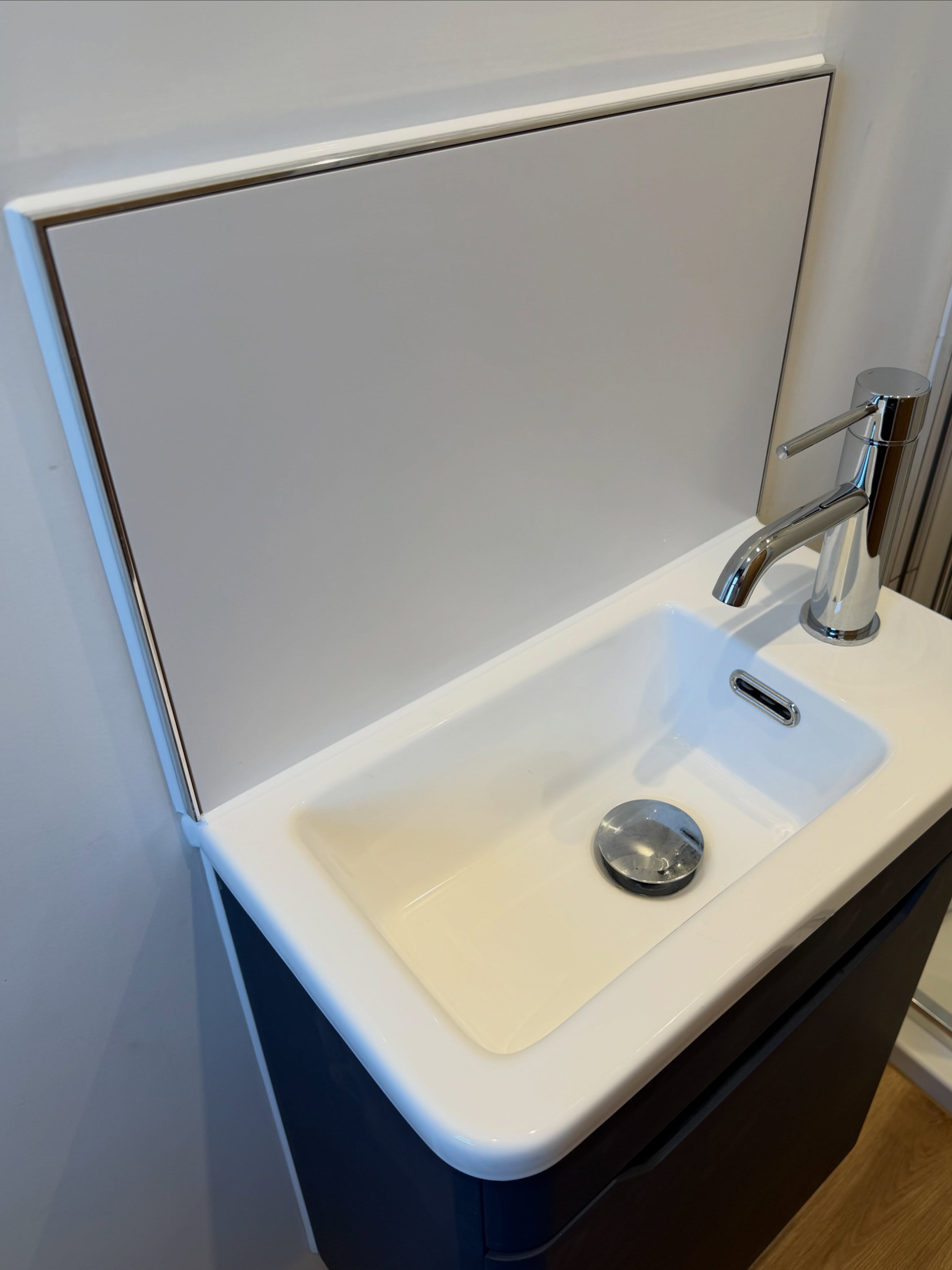 Bathroom mastic sealing