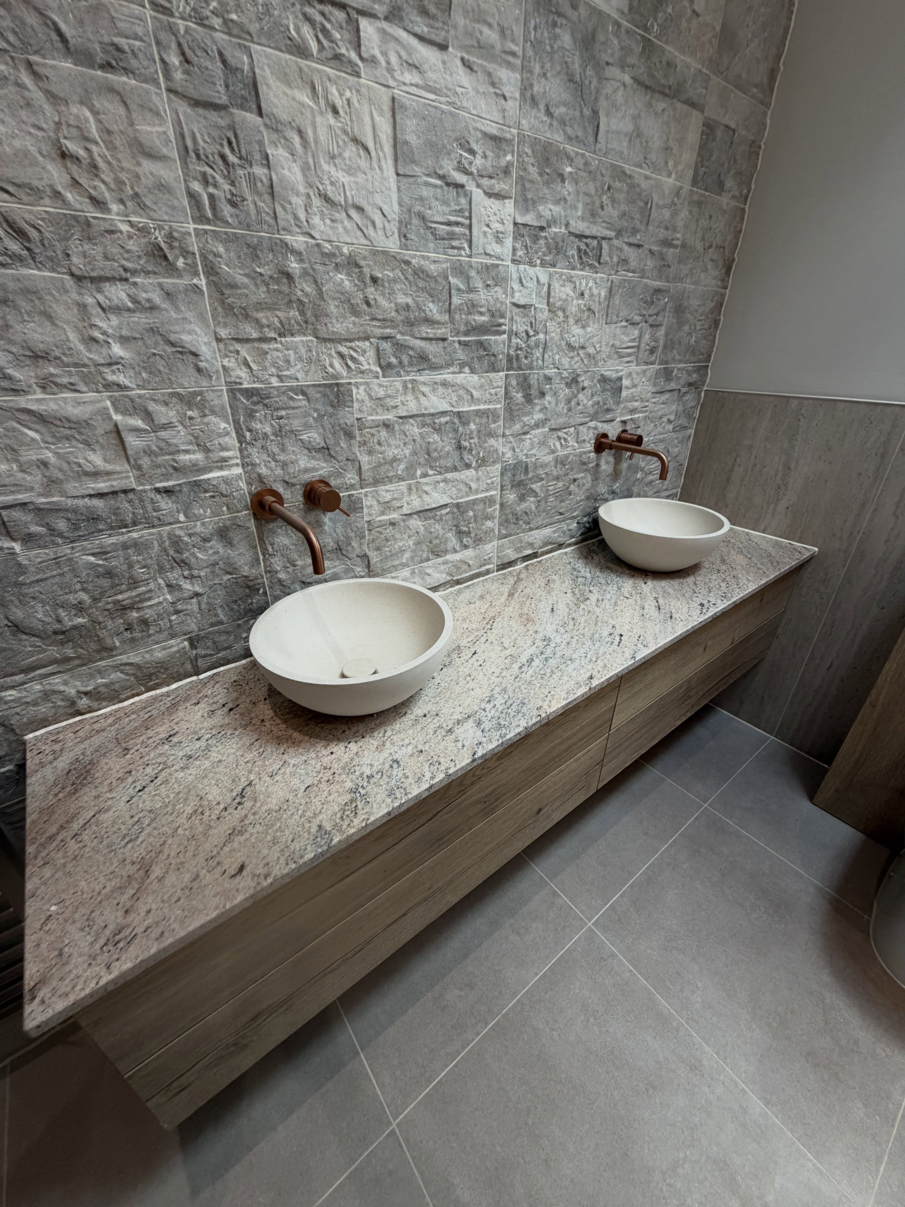 Bathroom silicone — completed