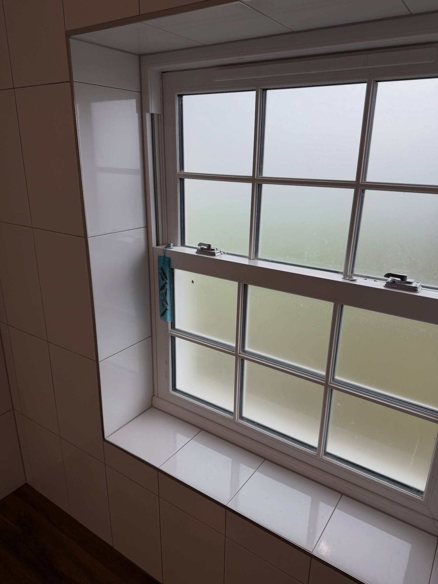 Door sealant — clean finish